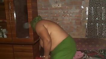 Reproducir Mi madrastra tiene sexo con mi amigo negyal, sexo duro y caliente