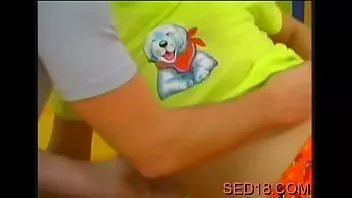 play Vuile brunette tiener meid wordt lekker geneukt