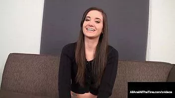 play Buurmeisje Gia Paige neemt een harde pik in een klein kontje!