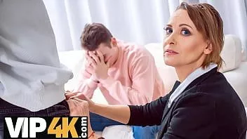 再生 Tutor4k.男の子は借金を返済したくないので、継母はスタッドコックに仕えます