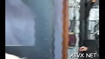 Jouer Floozy attrayant avec besoin d'action dans la chatte