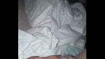 play Pt1 van vette, natte notenmassage in het donker