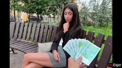 play Petite Teen Katty West Fodida Duramente por Dinheiro em Coleta Pública