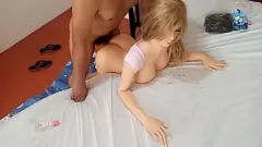 Jouer Delivery Dick livre une sodomie dure à une adolescente blonde infidèle