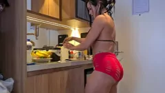 Riproduci L'errore della cameriera: bruna latina con grandi tette e culo viene sorpresa in un'avventura anale e orale bollente con il suo capo