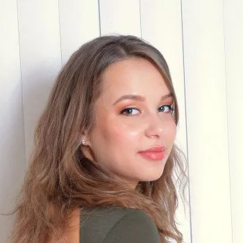 अभिनेता Liza Rowe