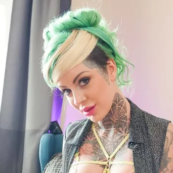 Pornostar Phoenix Madina